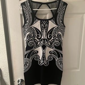 BLACK AND WHITE BODYCON DRESS